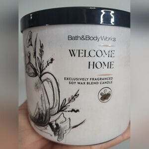Welcome Home 3-Wick Candle 25-45 burn hours 14.5 oz Bath & Body WorksWelcome...